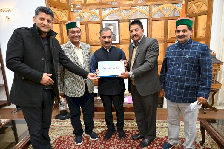 मुख्यमंत्री को देवेन्द्र सिंह श्याम ने कॉफी टेबल बुक की भेंट