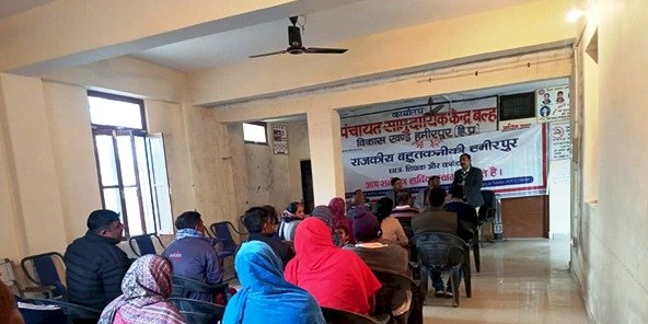 बहुतकनीकी महाविद्यालय के प्राध्यापकों ने ग्रामीणों को बताया जल संरक्षण का महत्व