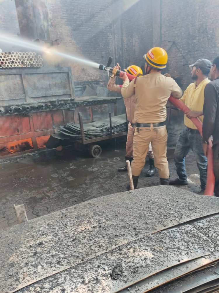 नाहन : कालाअंब में स्टील फैक्ट्री के तेल टैंक में लगी आग, दमकल विभाग की मुस्तैदी से टला हादसा