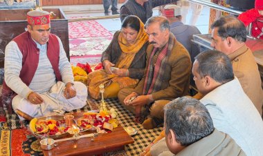 मुख्यमंत्री ने तारा देवी मंदिर में शीश नवाया, प्रदेशवासियों के सुख, शांति और समृद्धि की कामना की