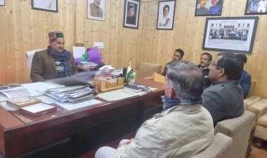 उप-मुख्य सचेतक केवल सिंह पठानिया ने की विभागीय कार्यों की समीक्षा