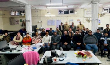 नाहन :LIC की नाहन शाखा में अभिकर्ताओं के लिए विशेष कार्यशाला आयोजित,