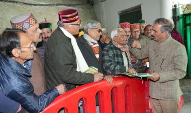 हिम-आंचल पैंशन संघ के प्रतिनिधिमंडल ने मुख्यमंत्री से भेंट की