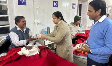 नाहन : मेडिकल काॅलेज में मकर संक्रांति पर रोटरी क्लब ने किया फल वितरण