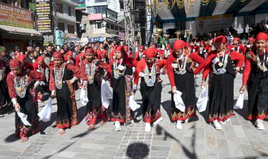 पारम्परिक गीतों एवं लोक वाद्यों की धुन पर महानाटी की समृद्ध परम्परा का प्रदर्शन।