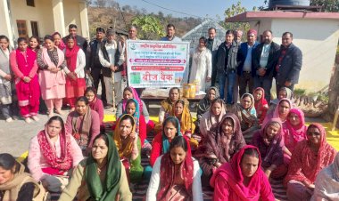 भोरंज के किसानों ने गांव हरनेड़ में समझी प्राकृतिक खेती की बारीकियां