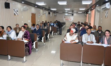 जिला परिषद की त्रैमासिक बैठक आयोजित, विकास कार्यों की व्यापक समीक्षा और जनहित से जुड़े अहम मुद्दों पर चर्चा