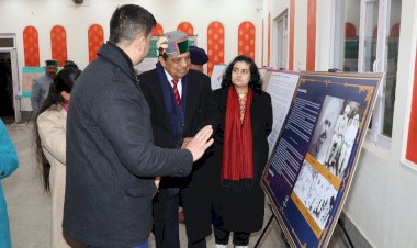 डॉ. शांडिल ने किया स्वतंत्रता सेनानियों की जीवनी पर आधारित प्रदर्शनी का शुभारंभ