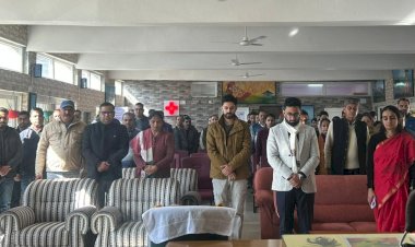 शहीद दिवस पर अधिकारियों-कर्मचारियों ने महात्मा गांधी को दी श्रद्धांजलि