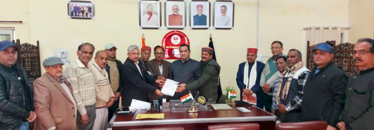 एससी आयोग के अध्यक्ष कुलदीप धीमान से मिले डॉ. भीमराव अंबेडकर जनकल्याण फाउंडेशन के पदाधिकारी, विभिन्न मांगों को लेकर सौंपा ज्ञापन