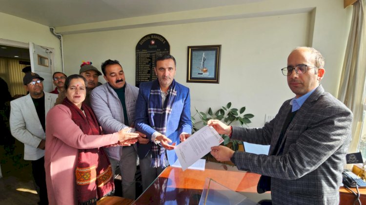 चेतन सिंह बरागटा के नेतृत्व में सेब उत्पादकों का शिमला में जोरदार प्रदर्शन