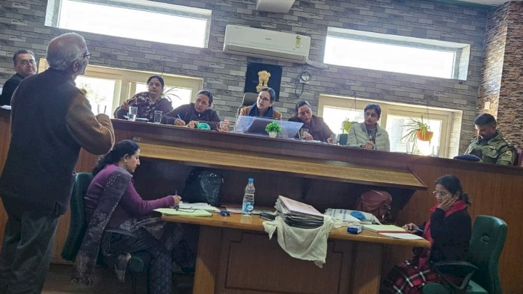 राज्य महिला आयोग ने हमीरपुर में लगाई अदालत, 28 मामलों की सुनवाई