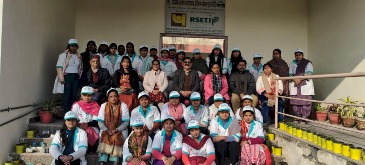 पीएनबी आरसेटी ऊना में 14 दिवसीय सॉफ्ट टॉय निर्माण एवं विपणन प्रशिक्षण कार्यक्रम सम्पन्न