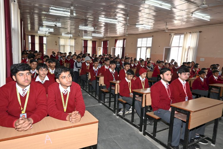 स्कूल एडॉप्शन कार्यक्रम के तहत गोद लिए पीएम श्री छात्र स्कूल बिलासपुर का उपायुक्त ने किया दौरा