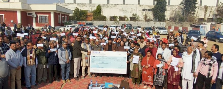 विधायक विवेक शर्मा ने 90 आपदा प्रभावित परिवारों को वितरित किए 65 लाख के चैक