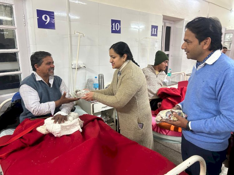 नाहन : मेडिकल काॅलेज में मकर संक्रांति पर रोटरी क्लब ने किया फल वितरण