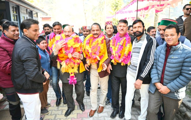 औट में निर्माण श्रमिकों के लिए जागरूकता शिविर आयोजित, पूर्व मंत्री कौल सिंह ठाकुर ने चिट्टे और नशे के खिलाफ नशा निवारण की दिलाई शपथ