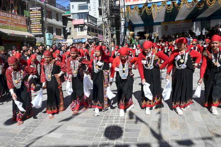 पारम्परिक गीतों एवं लोक वाद्यों की धुन पर महानाटी की समृद्ध परम्परा का प्रदर्शन।
