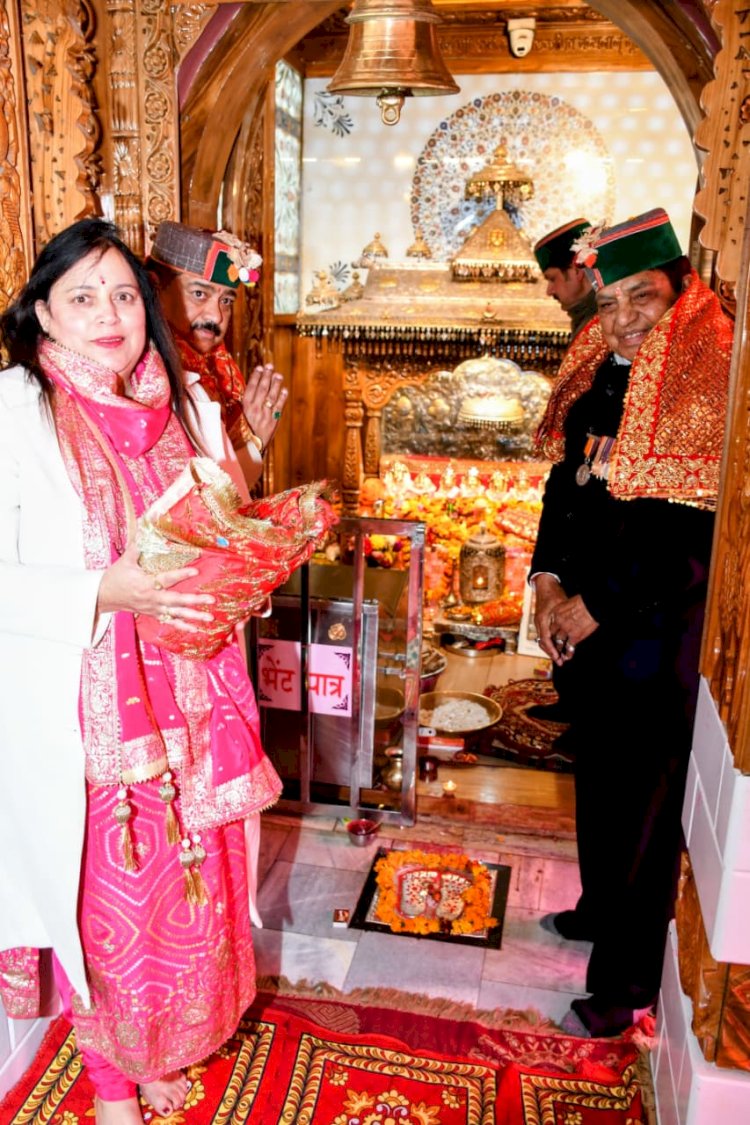 डॉ. शांडिल ने माँ शूलिनी मंदिर में की पूजा-अर्चना