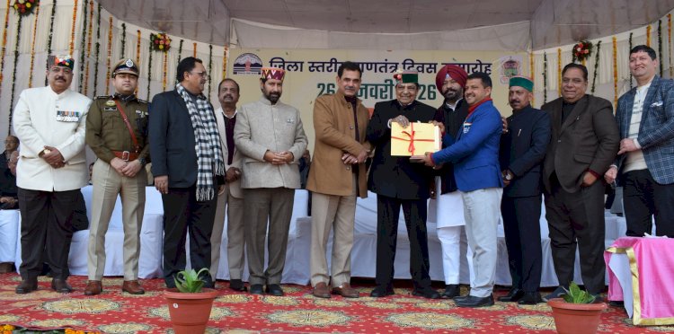 डॉ. शांडिल ने विभिन्न क्षेत्रों में उत्कृष्ट प्रदर्शन करने वाली विभूतियों को किया सम्मानित