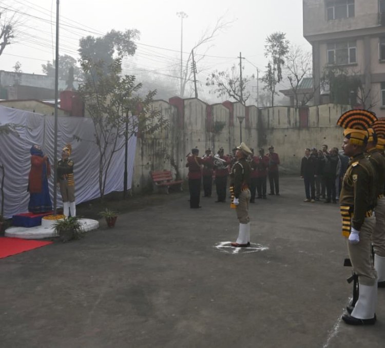 बिलासपुर न्यायालय परिसर में 77वें गणतंत्र दिवस पर ध्वजारोहण
