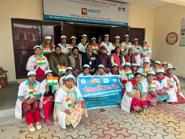 आरसेटी में 28 महिलाओं ने सीखा अगरबत्ती बनाना, गणतंत्र दिवस भी मनाया