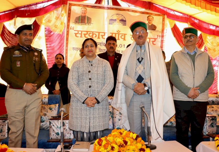 उद्योग मंत्री की अध्यक्षता में बनेठी में सरकार गांव के द्वार कार्यक्रम हुआ आयोजित