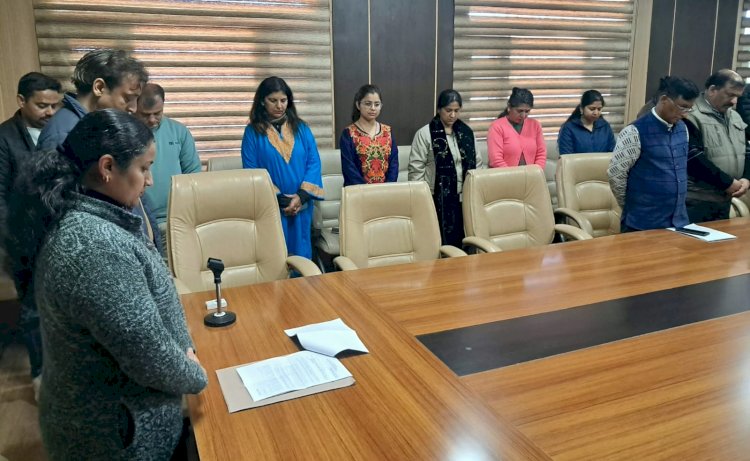 नाहन :शहीदी दिवस के अवसर पर  श्रद्धाजंलि अर्पित की उपायुक्त कार्यालय में