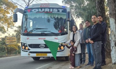 जयपुर के टूर पर निकले बाल आश्रम के बच्चे, डीसी गंधर्वा राठौड़ ने किया रवाना