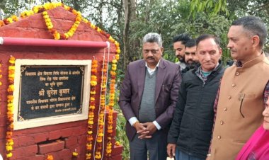 सुरेश कुमार ने धमरोला में किया सड़क का भूमि पूजन, लाखों की घोषणाएं भी कीं