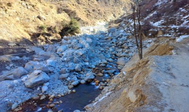 बंजार की दुर्गम  पंचायत मशीयार में दोगडा पुल का निर्माण कार्य लटका, आपदा के सात माह बाद भी शुरू नहीं हुआ वाहन योग्य पुल का काम।