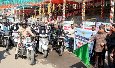 सड़क सुरक्षा जागरूकता रैली को विधानसभा अध्यक्ष कुलदीप सिंह पठानिया ने दिखाई हरी झंडी