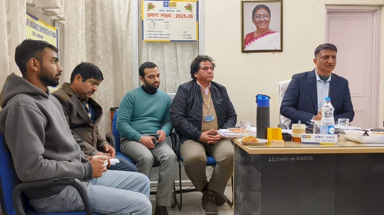 नाहन : LIC के सीनियर डिवीजनल मैनेजर दिनेश शर्मा ने की विशेष बैठक, निर्धारित लक्ष्य को हासिल करने के लिए टिप्स  