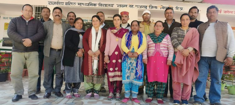 नाहन : शिक्षा उपनिदेशक की अगुवाई में राजगढ़ के स्कूलों में पहुंची संयुक्त टीम, 3 प्राइमरी स्कूलों के असुरक्षित भवनों का किया निरीक्षण