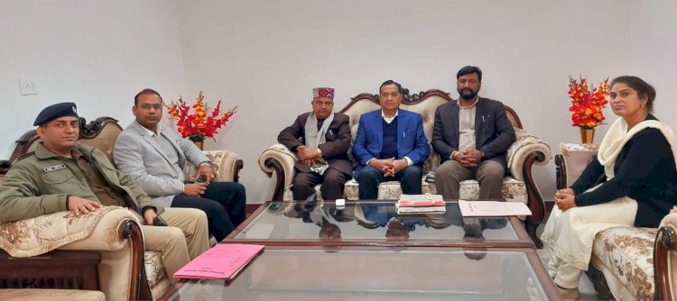 अनुसूचित जाति आयोग ने अंब में दो मामलों की प्रगति की समीक्षा की