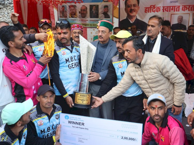 नाहन : हाटी चैंपियनशिप क्रिकेट प्रतियोगिता में प्रतियोगिता की विजेता वाईसीसी गेहल टीम तथा डीएनएम कांसर उपविजेता रही उद्योग मंत्री ने की शिरकत