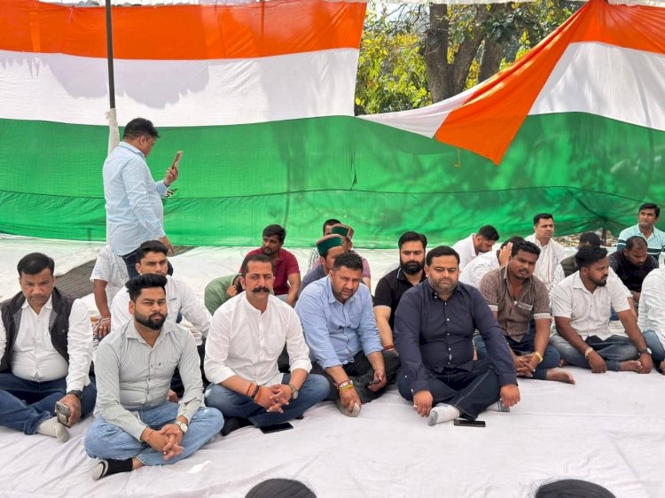 हिमाचल प्रदेश युवा कांग्रेस के प्रदेश अध्यक्ष छतर सिंह ठाकुर का दिल्ली में शांतिपूर्ण प्रदर्शन