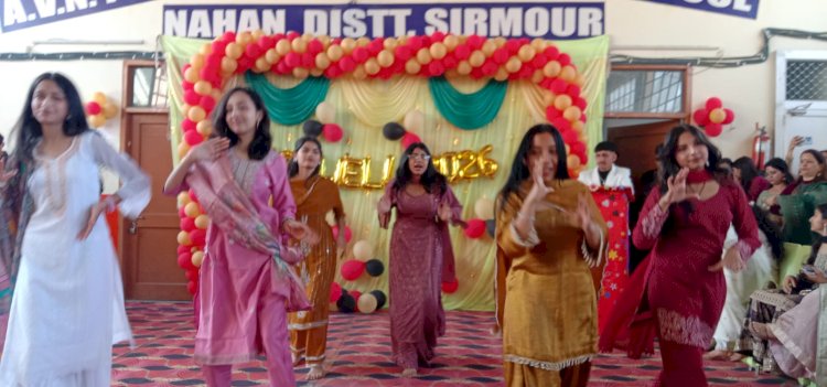 नाहन : राइज एंड साइनिंग" समारोह में भावभीनी विदाई के साथ साथ इन्द्रधनुषी रंगारंग सांस्कृतिक कार्यक्रमों की धूम रही एवीएन में .....