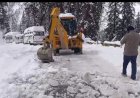 अटल टनल मार्ग पर बर्फ हटाने के कार्य में जुटी मशीनरी, प्रशासन सतर्क