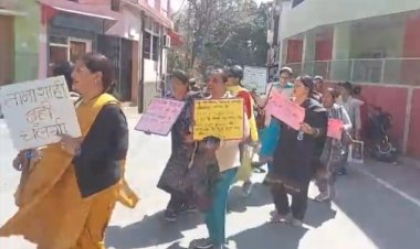 नाहन: प्राथमिक शिक्षक संघ की क्लस्टर प्रणाली के खिलाफआयोजित  रैली में जमकर नारेबाजी, ज्ञापन सौंपा..