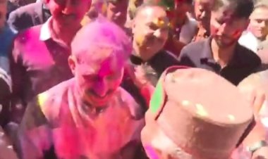 'ओक ओवर' रंगों का त्योहार होली  उत्साह और हर्षोल्लास के साथ मनाया।... मुख्यमंत्री ने व्यक्तिगत रूप से आगंतुकों से मुलाकात की..
