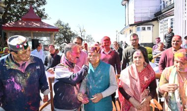 लोक भवन में राज्यपाल और मुख्यमंत्री ने हर्षोल्लास के साथ मनाई होली