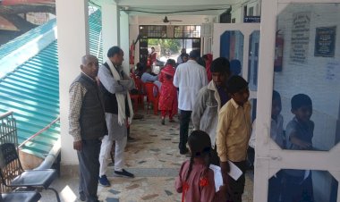 आयुष विभाग ने मनवीं में लगाया बहु-विशेषज्ञ चिकित्सीय जांच शिविर