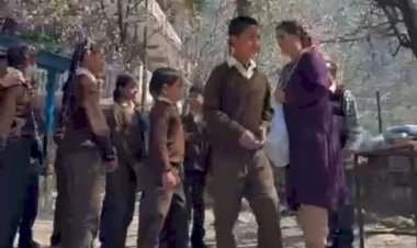 तीर्थन घाटी में सेवा और प्रेरणा की मिसाल बनीं वरिष्ठ कस्टम अधिकारी स्मिता सोमाने।