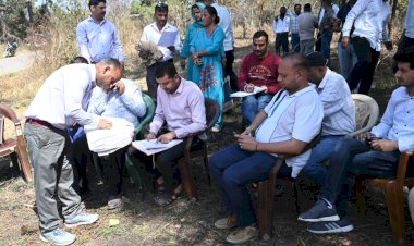 मुख्यमंत्री के निर्देश पर पनसाई के परिवार की समस्या हल करने पहुंचे अधिकारी