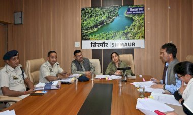 नाहन : उपायुक्त की अध्यक्षता में अल्पसंख्यक व दिव्यांग कल्याण योजनाओं की समीक्षा