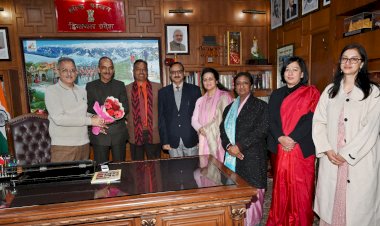 राज्यपाल से हिमाचल प्रदेश लोक सेवा आयोग के अध्यक्ष और सदस्यों ने की भेंट