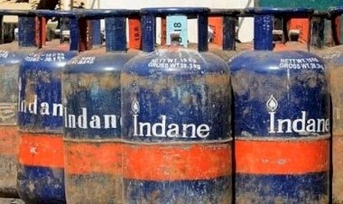 नाहन : जिला में कार्यरत प्रवासी मजदूरों को 5 किलोग्राम के वाणिज्य गैस सिलेंडर उपलब्ध कराए जा रहे है-शमशेर सिंह