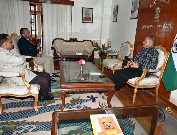 मुख्य सचिव और पुलिस महानिदेशक ने राज्यपाल से भेंट कीं