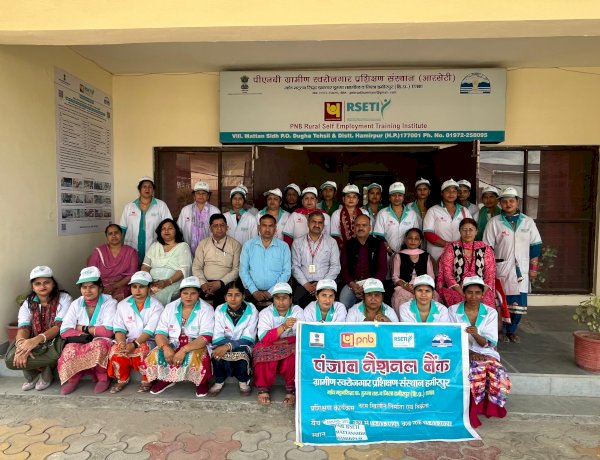 आरसेटी में 28 महिलाओं ने सीखे खिलौने बनाना